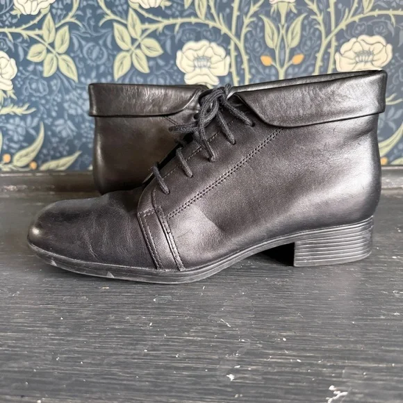 Vintage Black Leather Lace Up Ankle Boots - Picture 3 of 13